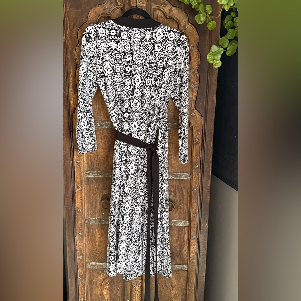 Tahari Black and White Patterned wrap kimono Dress - Picture 2 of 7